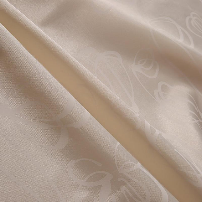 Jasnobeżowa zasłona prysznicowa na przelotkach