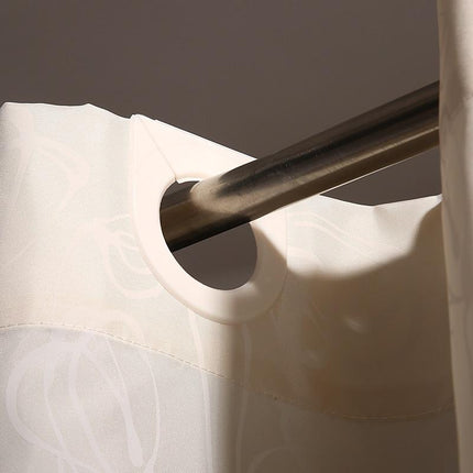 Jasnobeżowa zasłona prysznicowa na przelotkach