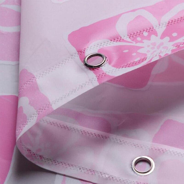 Błyszcząca różowa zasłona prysznicowa w kwiaty