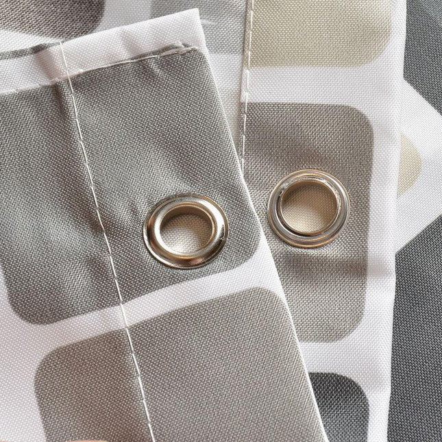 Zasłona prysznicowa w szarą mozaikę