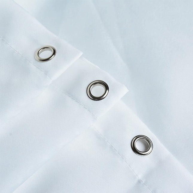 Biała materiałowa zasłona prysznicowa hotelowa