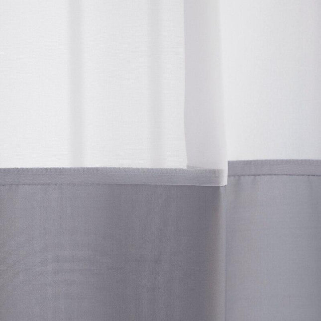 Szaro-biała zasłona prysznicowa w pasy